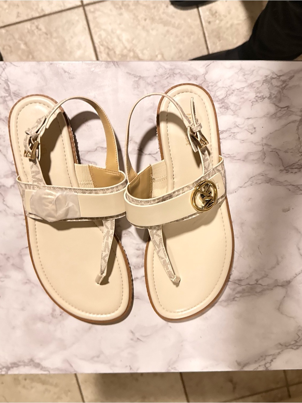 Michael kors Val signature logo thong sandal